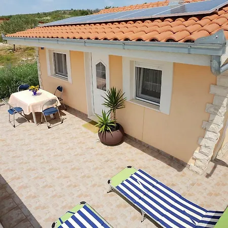 Holiday home Iris *