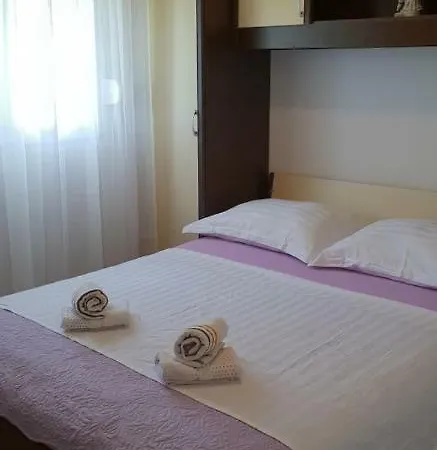 Holiday home Iris Bristivica